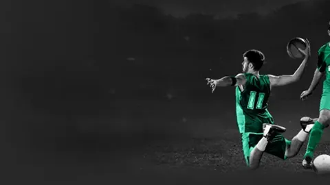 张志磊体力告急，赛场跪地被击倒，赛后紧急吸氧处理